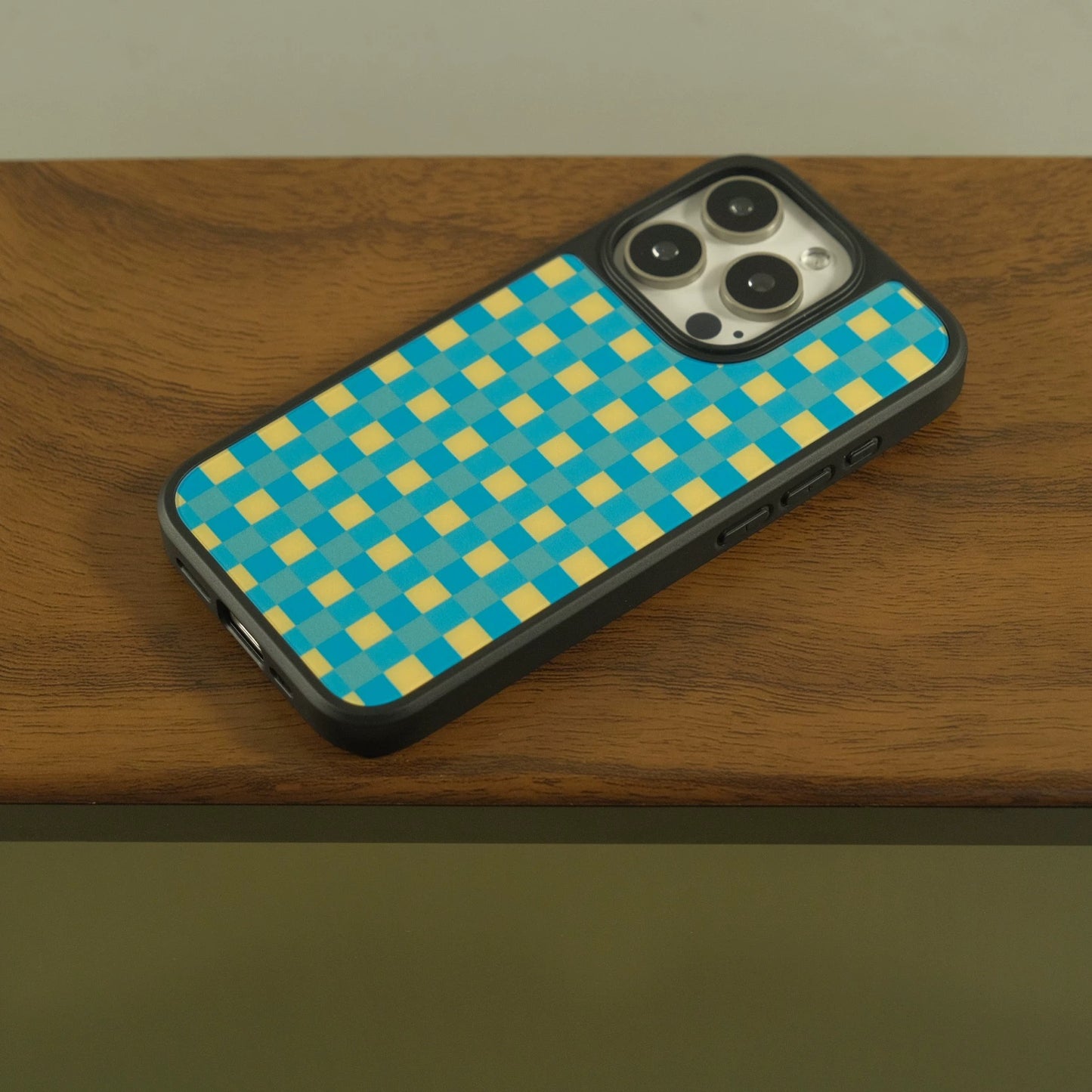 Yellow-green grid phone case